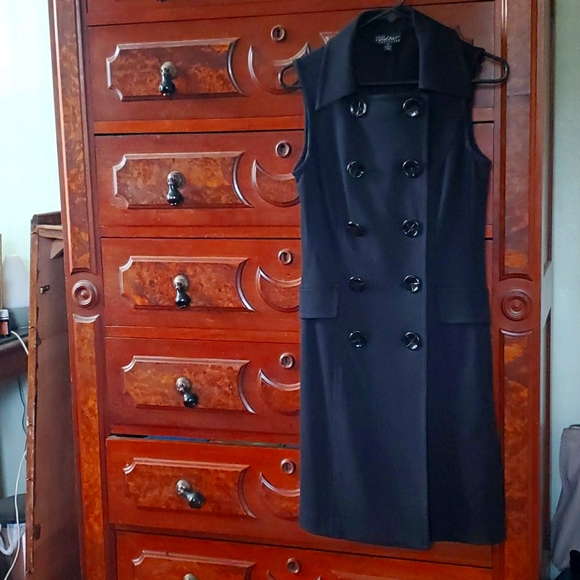 Dress - Picture 1 of 4